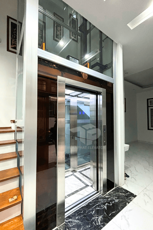 22 - Thang may chinh hang