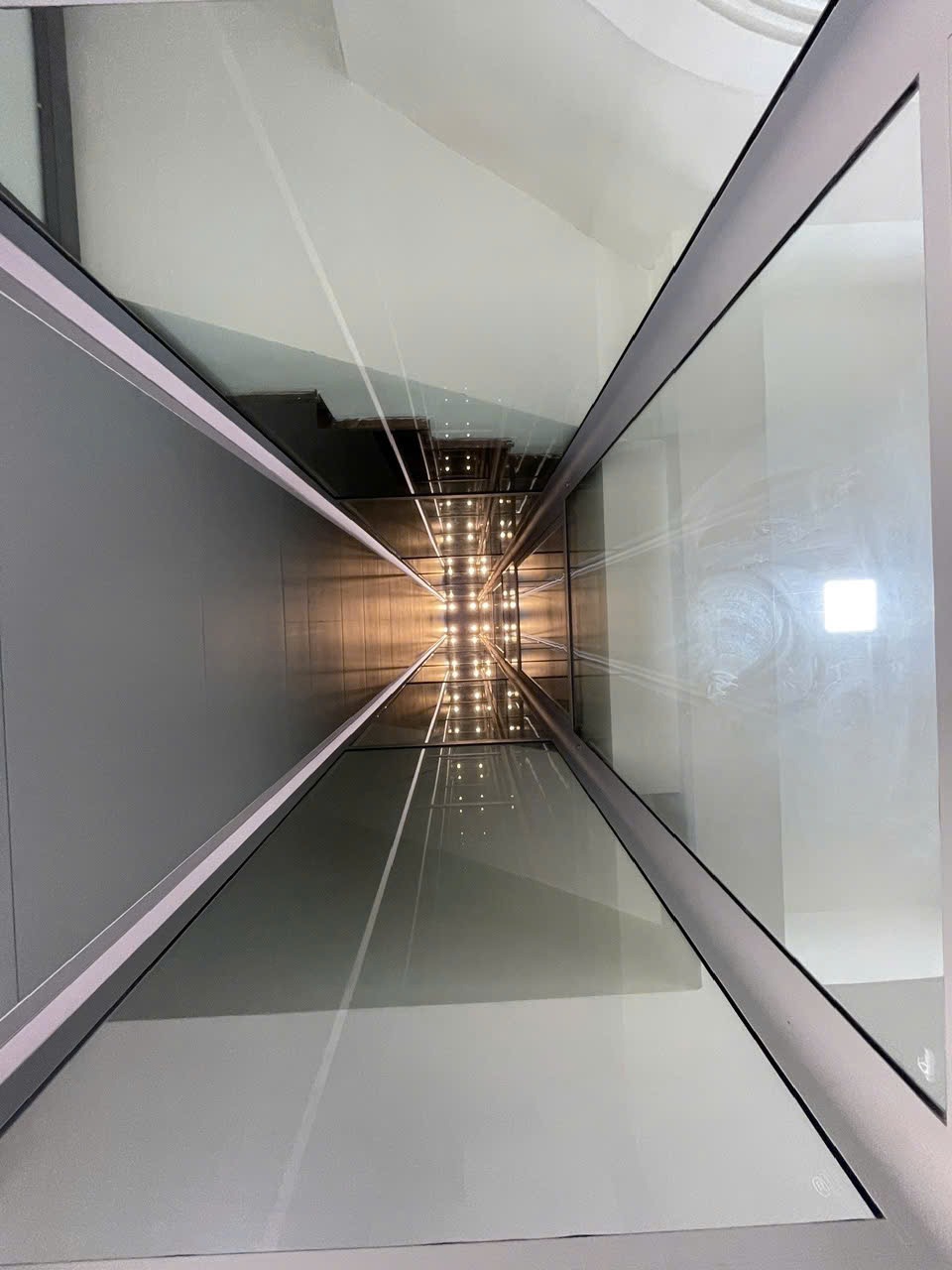 cdc96c24c0bd4ee317ac - Thang may chinh hang