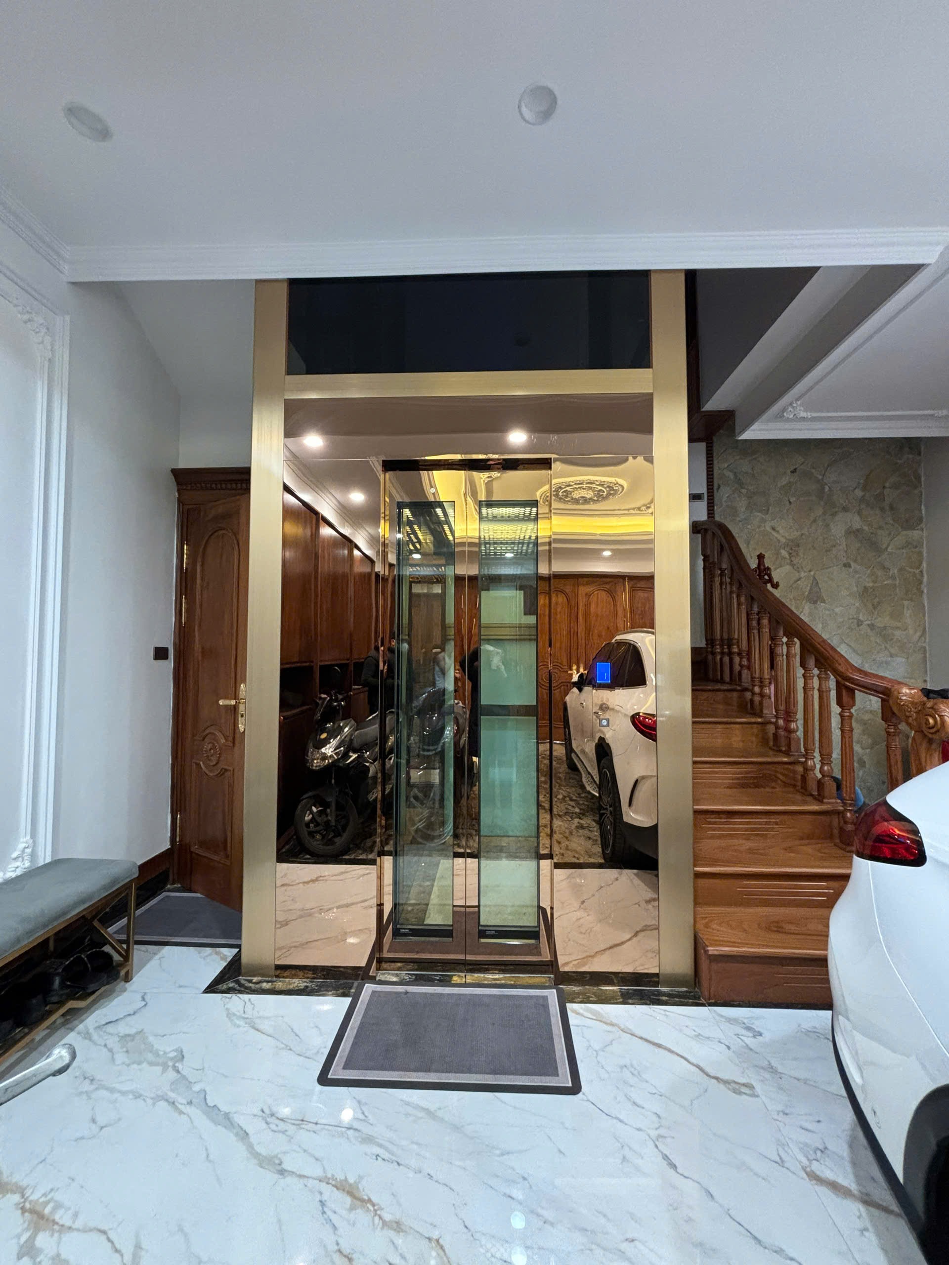 z7273855293543 50aea1766d24deb793f7d2fd0cd28db3 - Thang may chinh hang