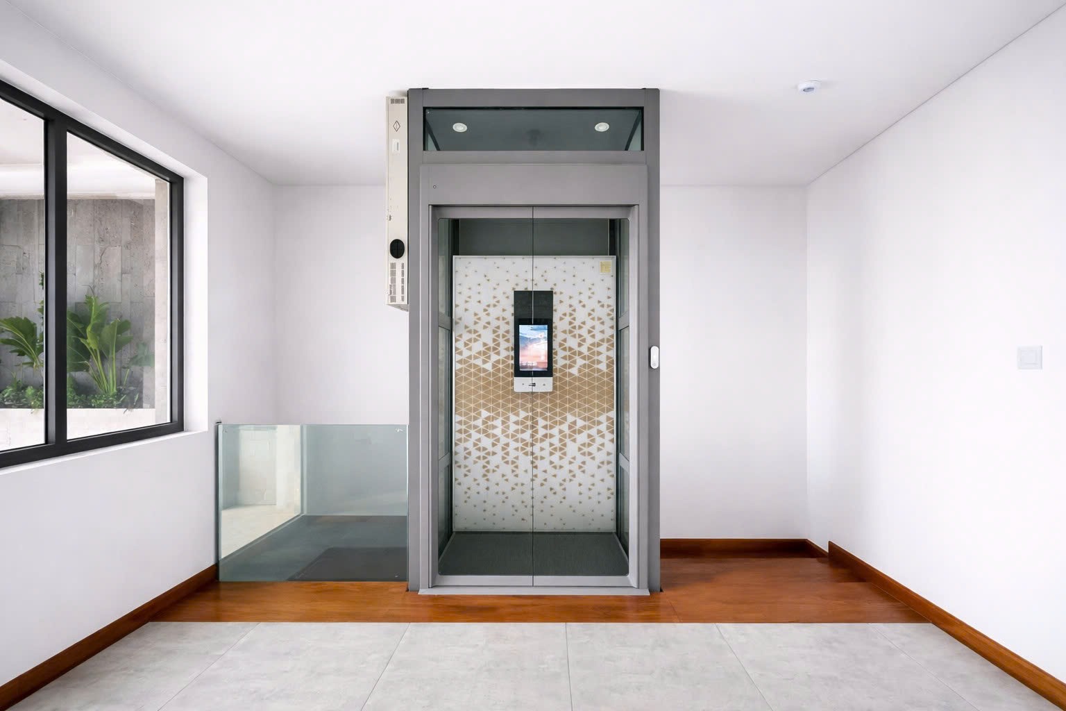 z7628528578180 d55ac7268d42a21b47338a9f90fe9f65 - Thang may chinh hang