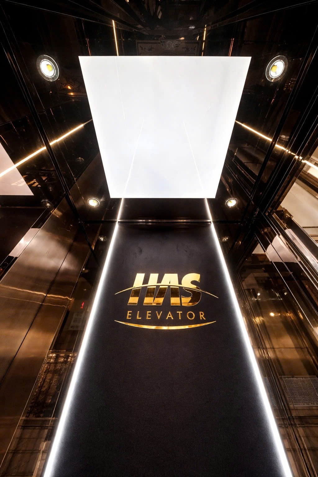 z7660254751065 bdb5e326f11d0ccdd083ed71c62aece1 - Thang may chinh hang