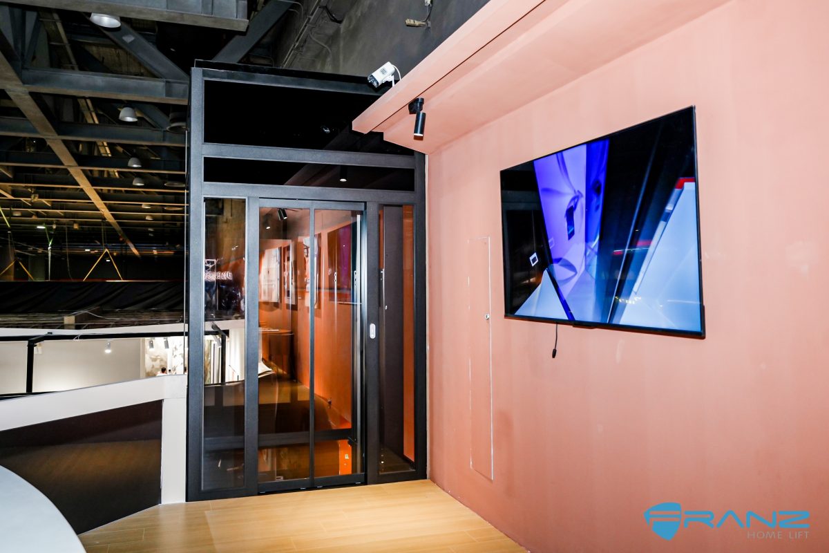 00102399 - Thang may chinh hang