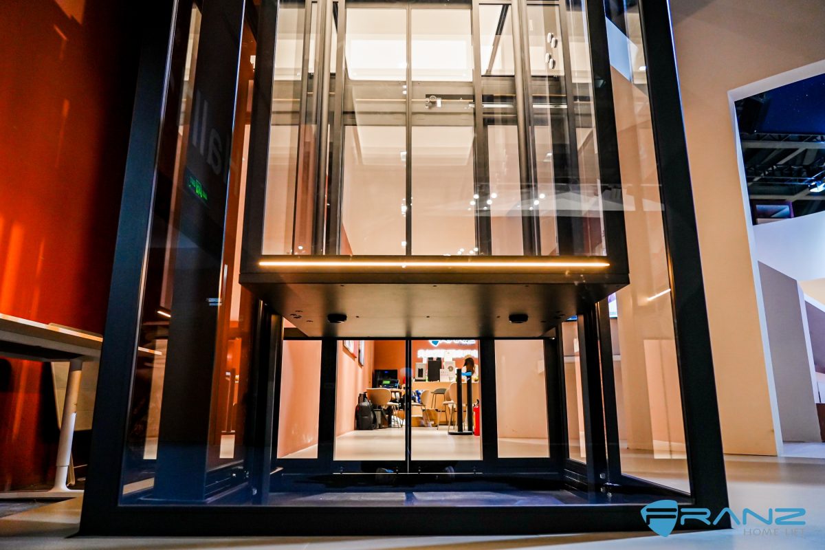 00102520 - Thang may chinh hang