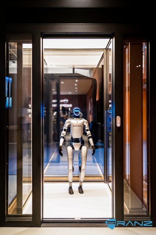 00102579 - Thang may chinh hang