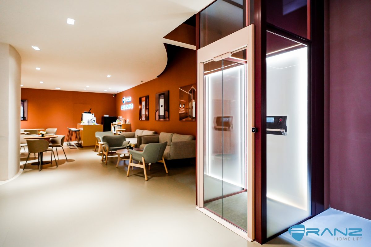 00104943 - Thang may chinh hang