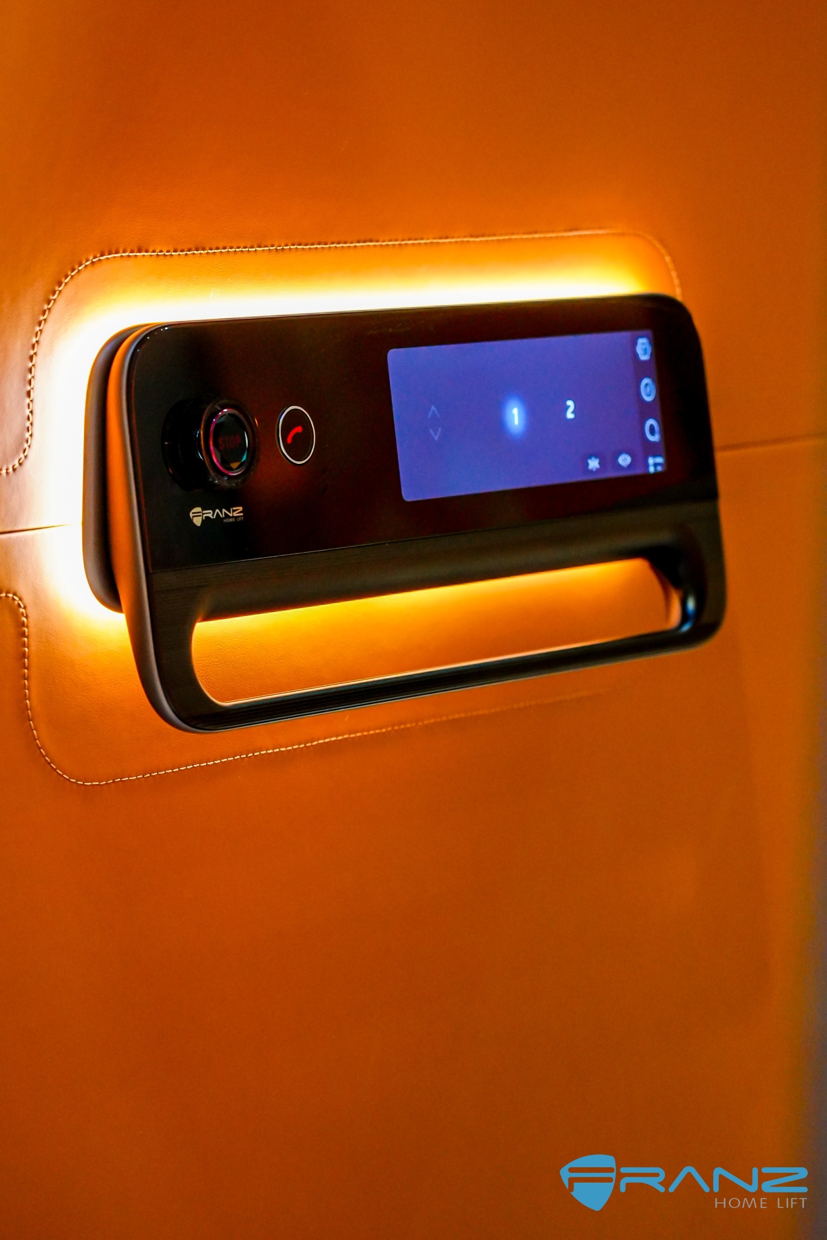 00106497 - Thang may chinh hang