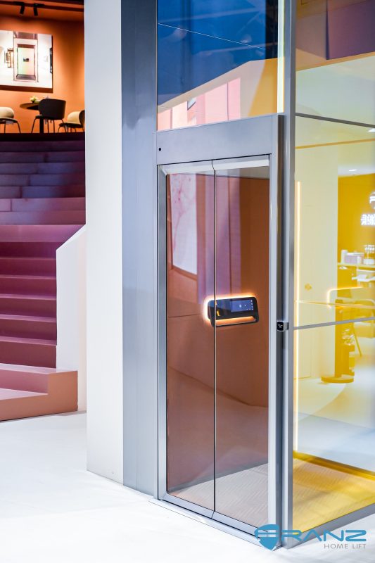 00106628 - Thang may chinh hang