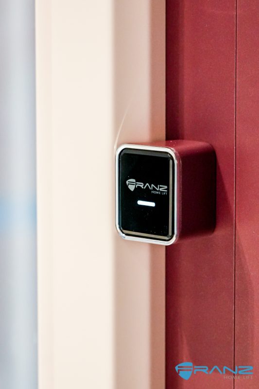 00109502 - Thang may chinh hang