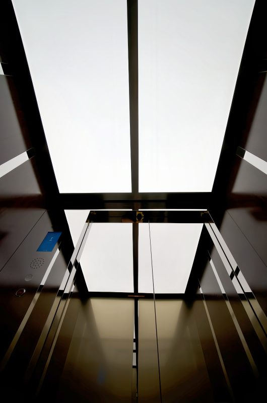 11 - Thang may chinh hang