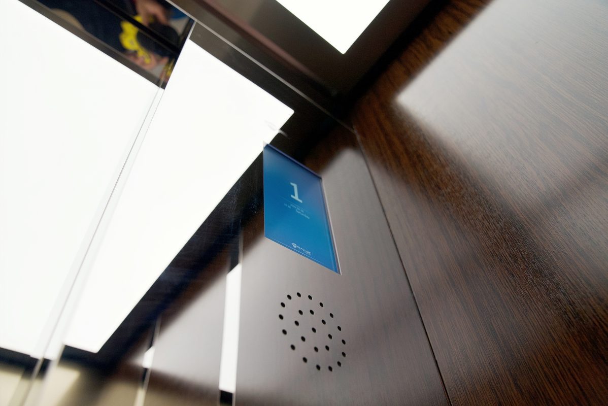 13 - Thang may chinh hang