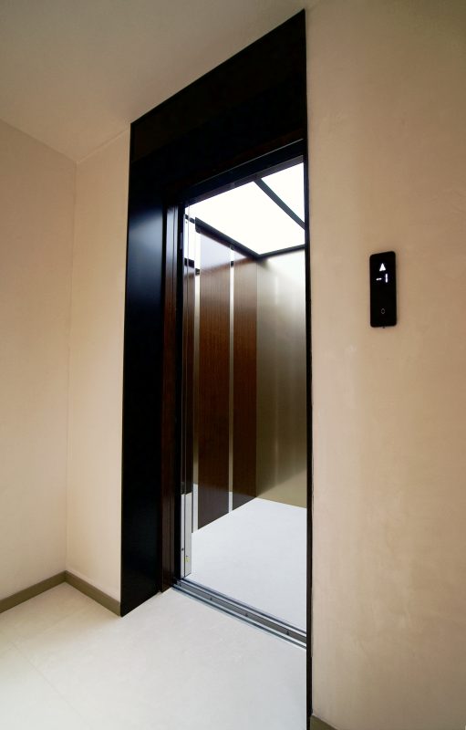 6 - Thang may chinh hang