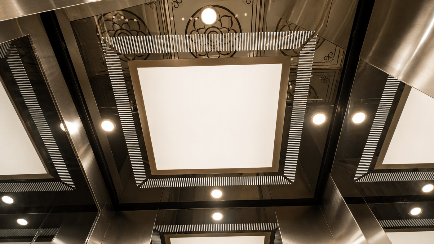 ChatGPT Image 08 40 05 28 thg 4 2026 - Thang may chinh hang