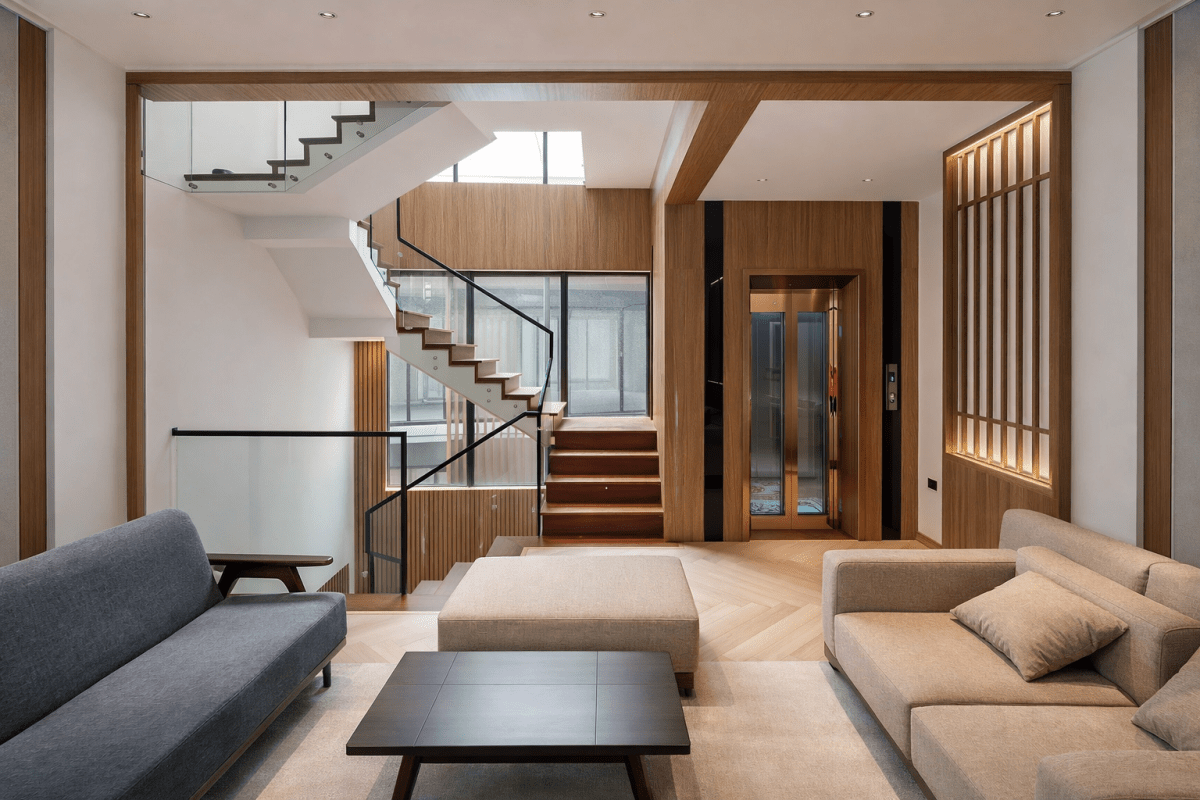 ChatGPT Image 08 44 59 2 thg 4 2026 1 - Thang may chinh hang