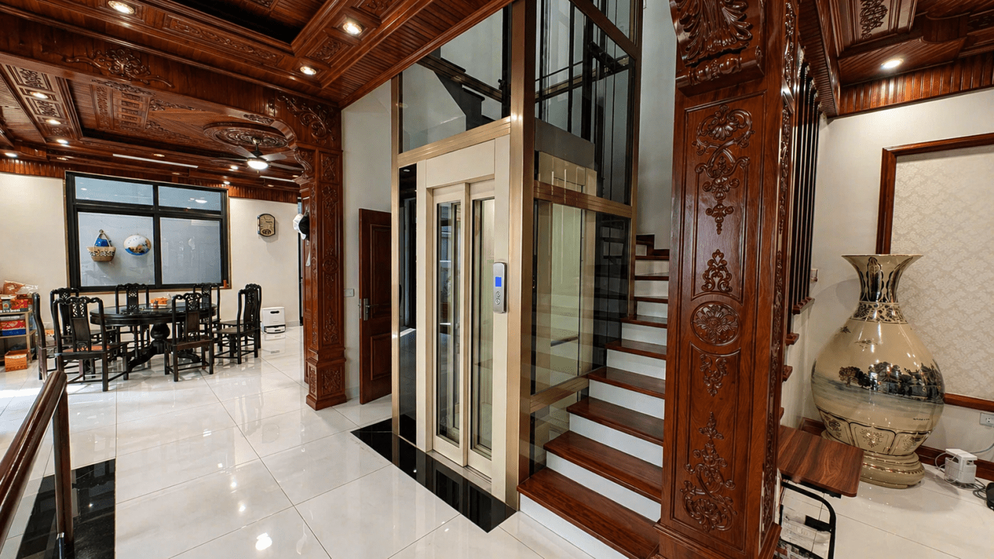 ChatGPT Image 08 46 48 28 thg 4 2026 - Thang may chinh hang