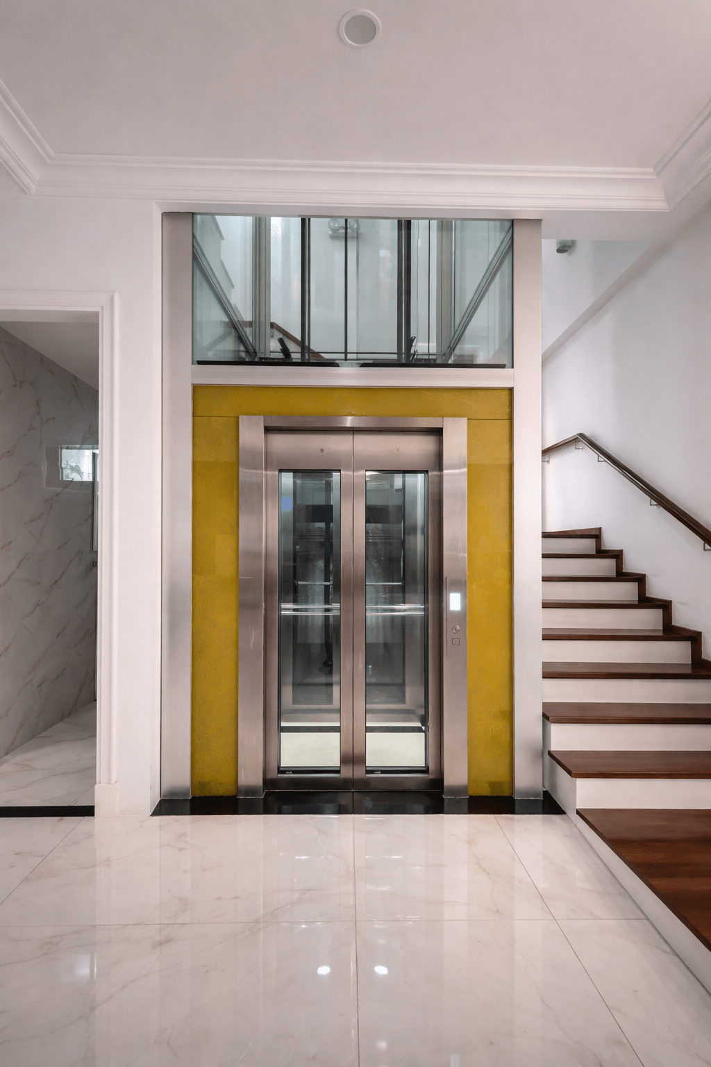 ChatGPT Image 08 46 53 10 thg 4 2026 1 - Thang may chinh hang