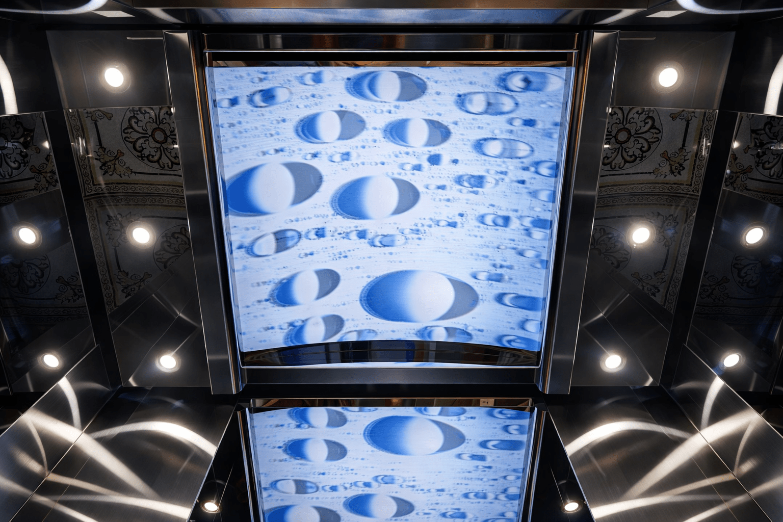 ChatGPT Image 08 47 47 2 thg 4 2026 - Thang may chinh hang