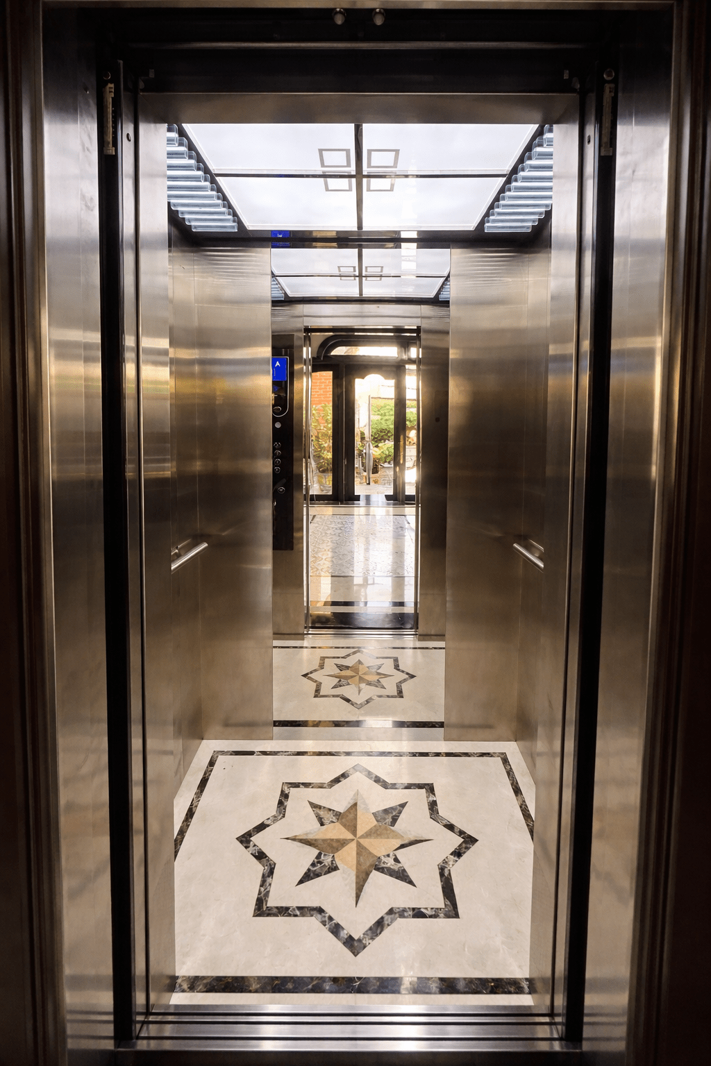 ChatGPT Image 09 57 34 10 thg 4 2026 - Thang may chinh hang