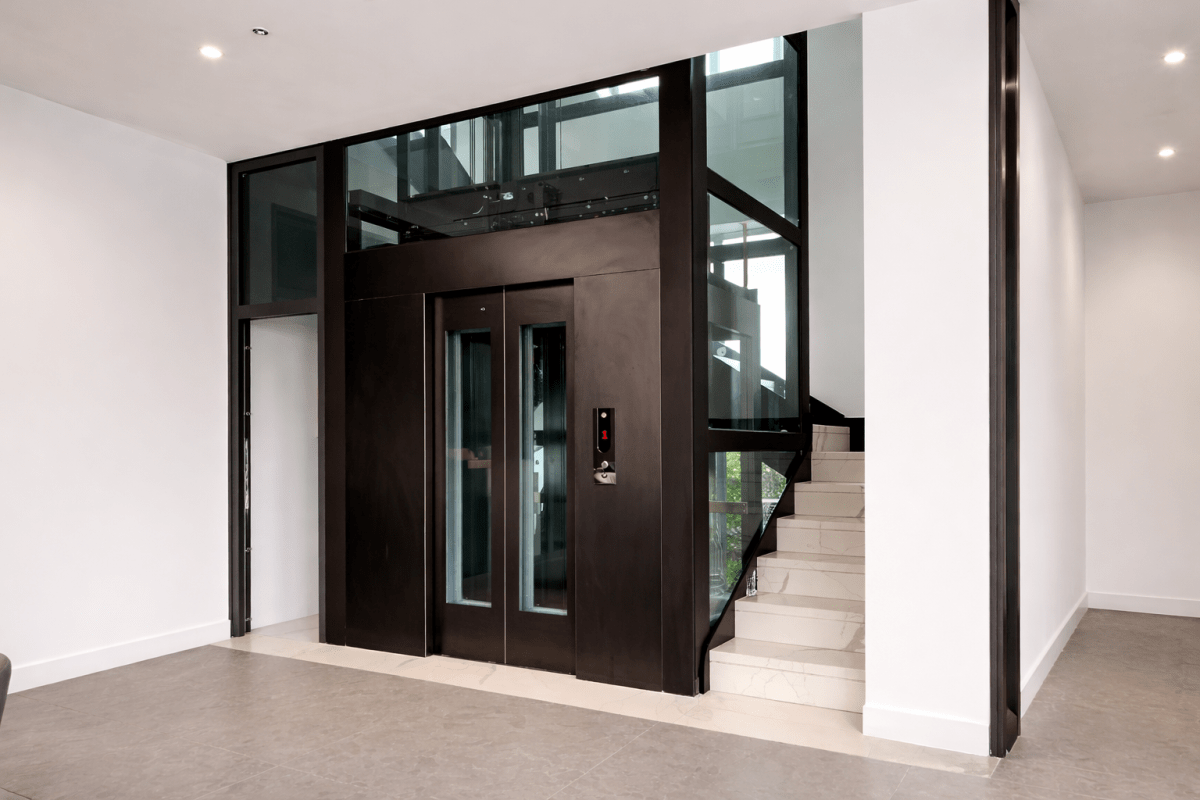 ChatGPT Image 15 16 13 7 thg 4 2026 - Thang may chinh hang