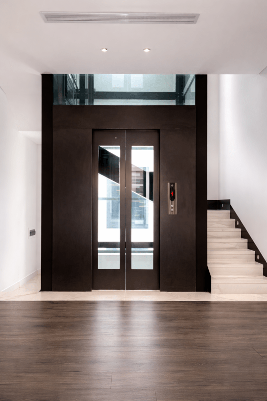 ChatGPT Image 16 03 14 7 thg 4 2026 - Thang may chinh hang