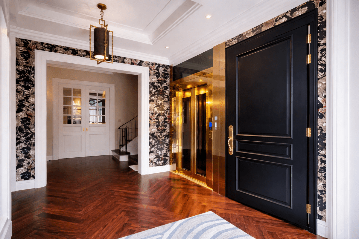 ChatGPT Image 17 03 53 6 thg 4 2026 - Thang may chinh hang