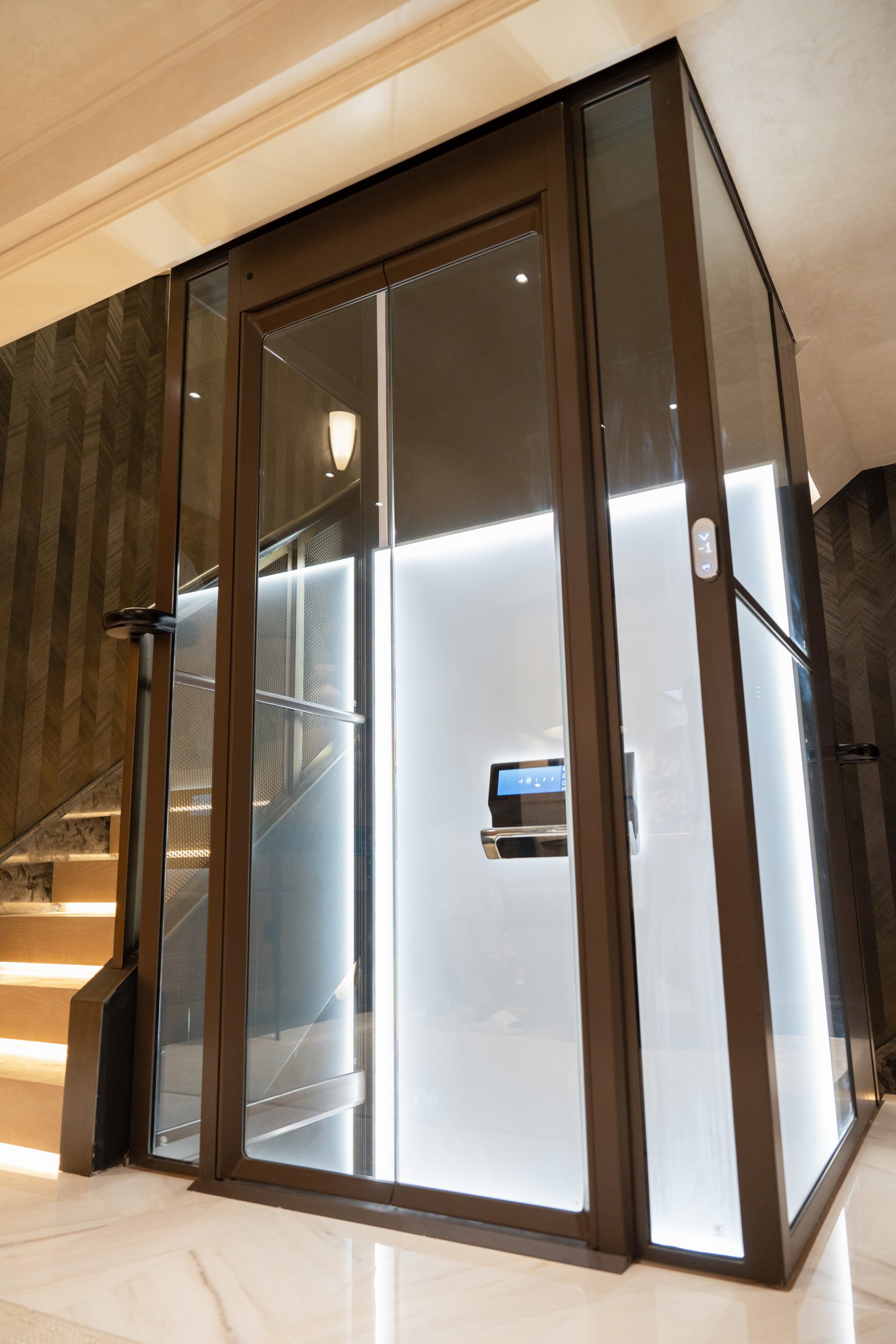 DSC05242 拷贝 scaled - Thang may chinh hang