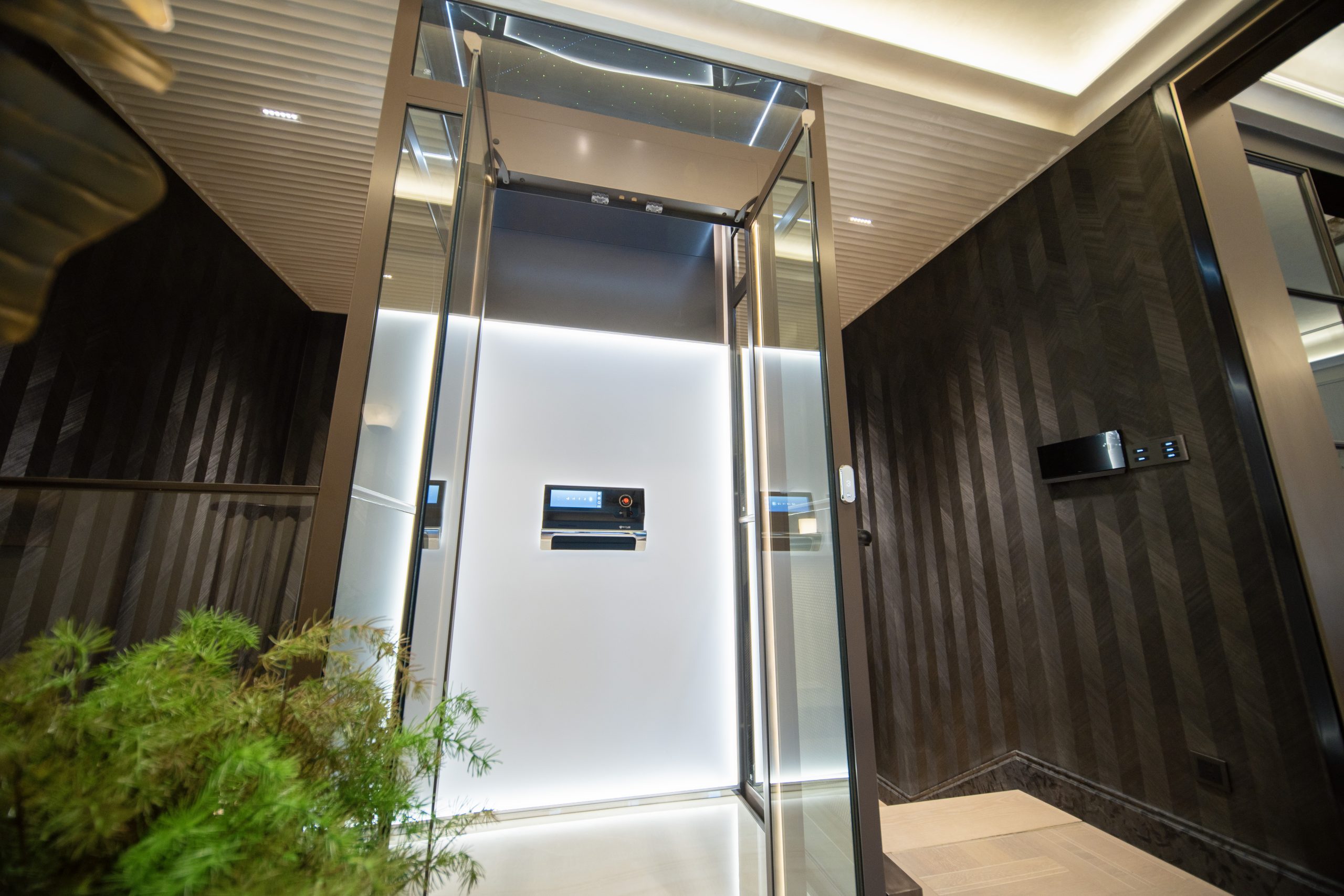 DSC05261 拷贝 scaled - Thang may chinh hang