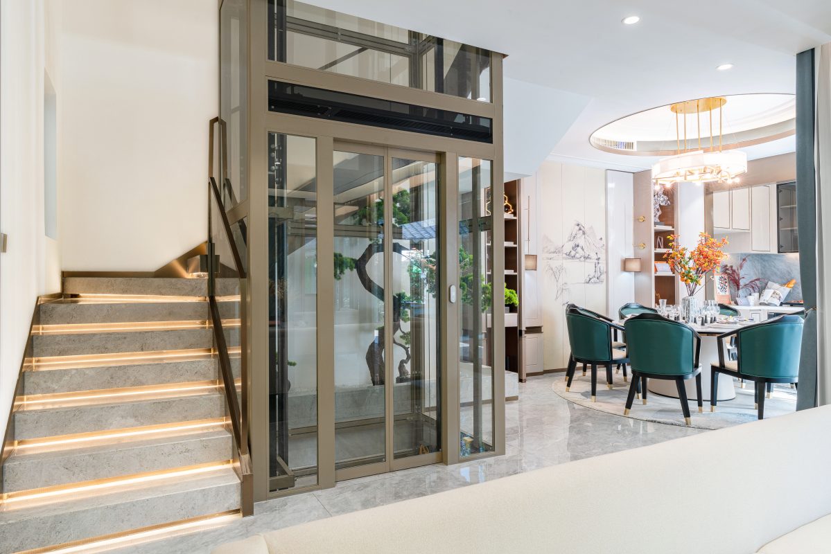 DSC05881 - Thang may chinh hang