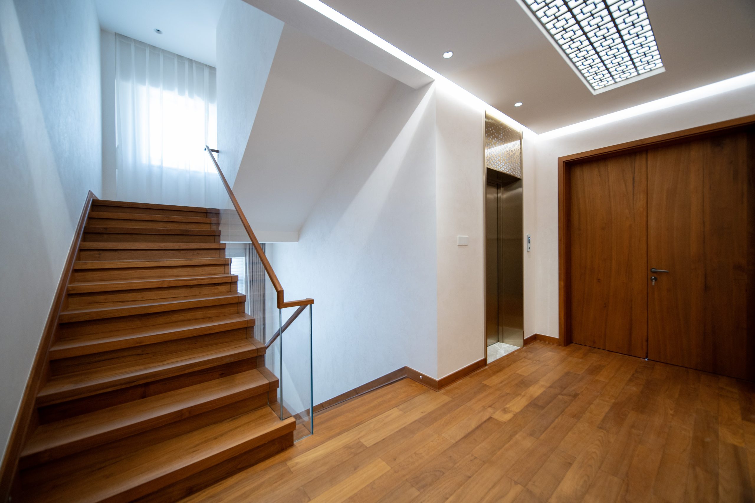 DSC06492 拷贝 scaled - Thang may chinh hang