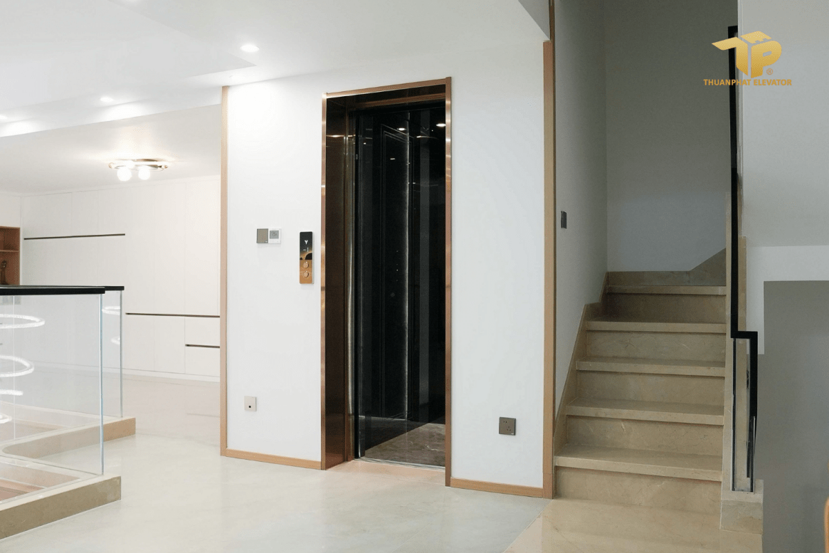 Nha 2 11 - Thang may chinh hang