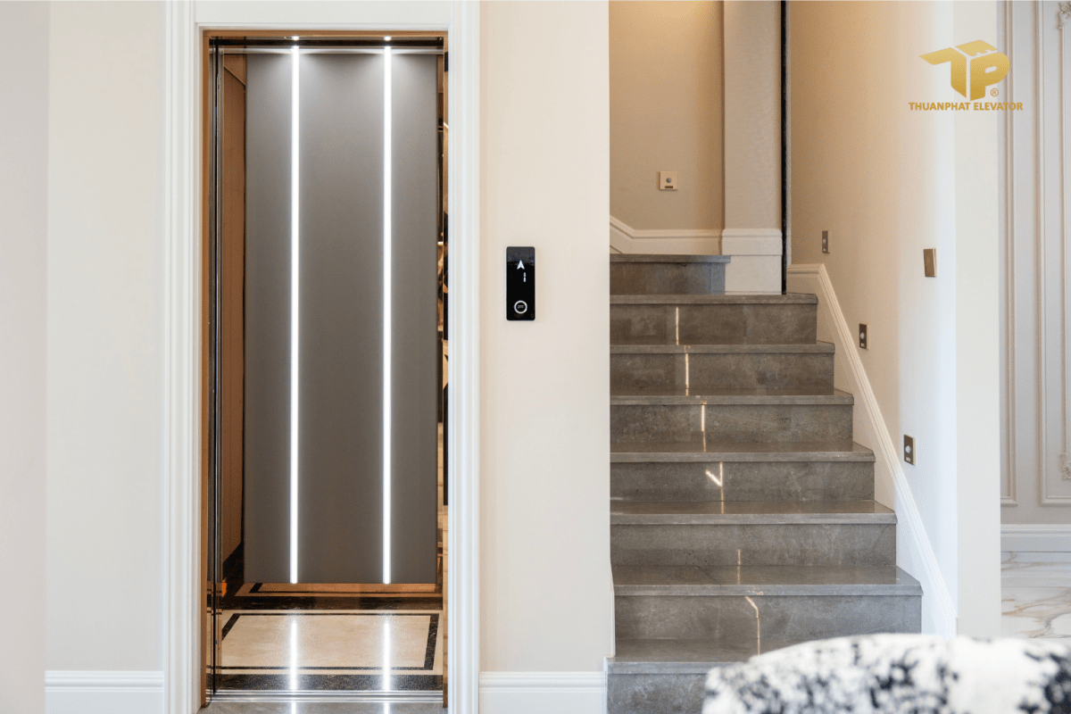 Nha 2 15 - Thang may chinh hang