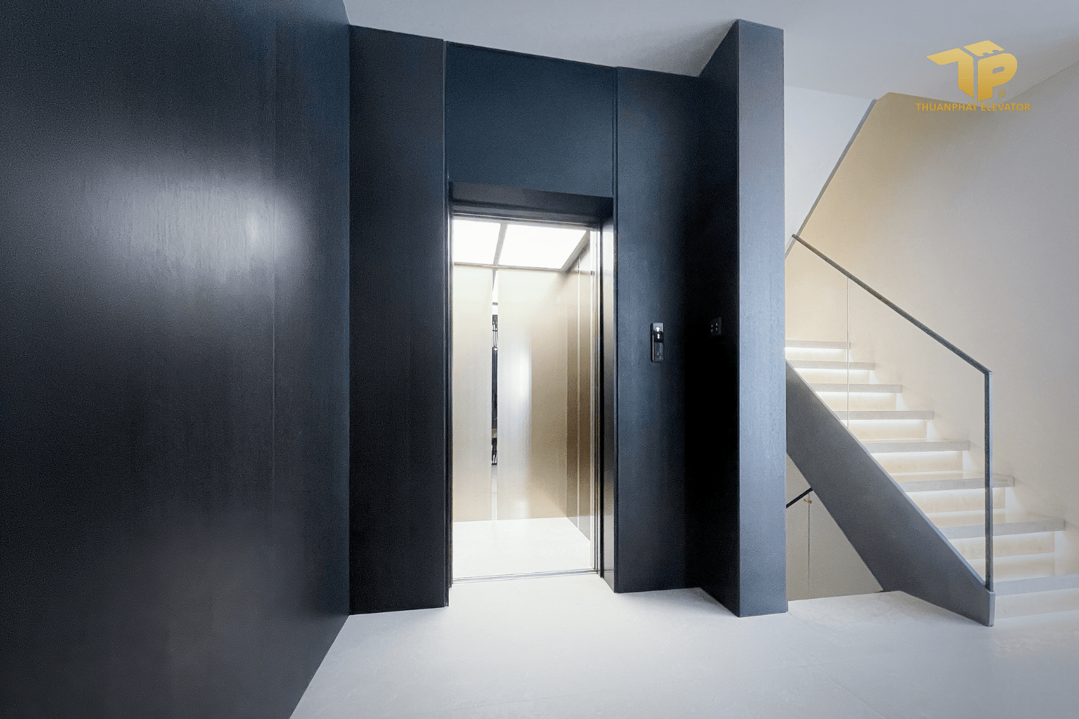 Nha 2 16 - Thang may chinh hang