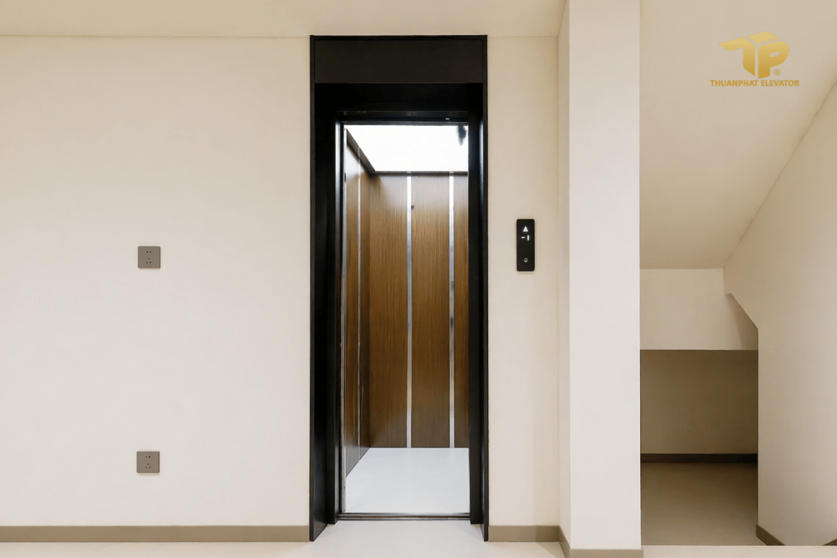 Nha 2 17 - Thang may chinh hang