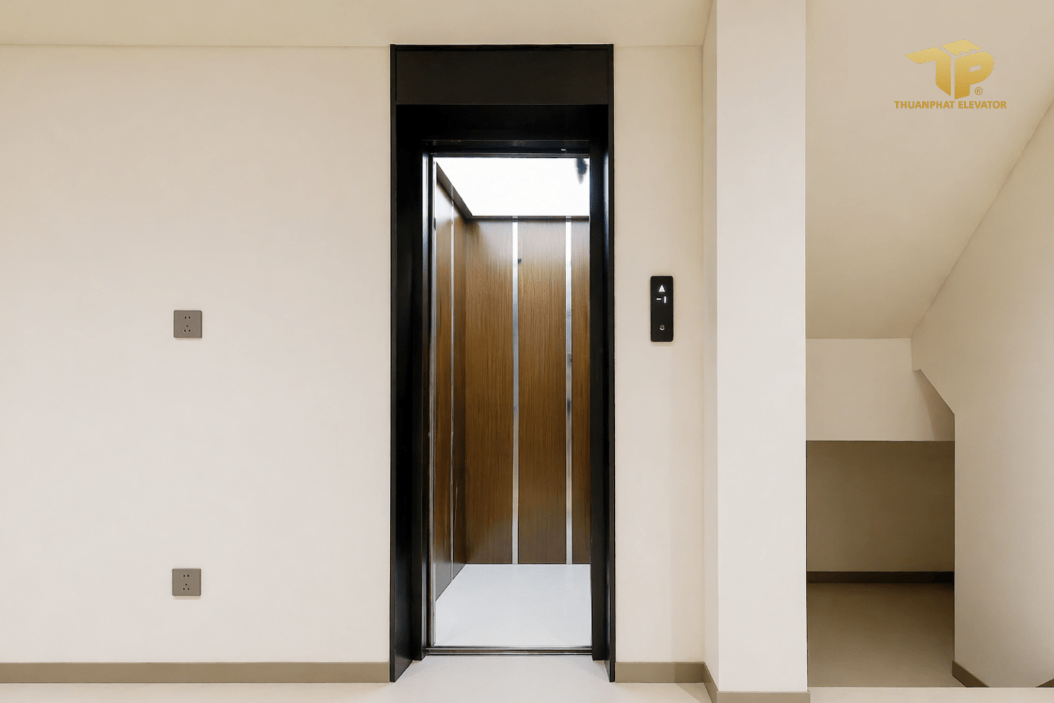 Nha 2 17 - Thang may chinh hang