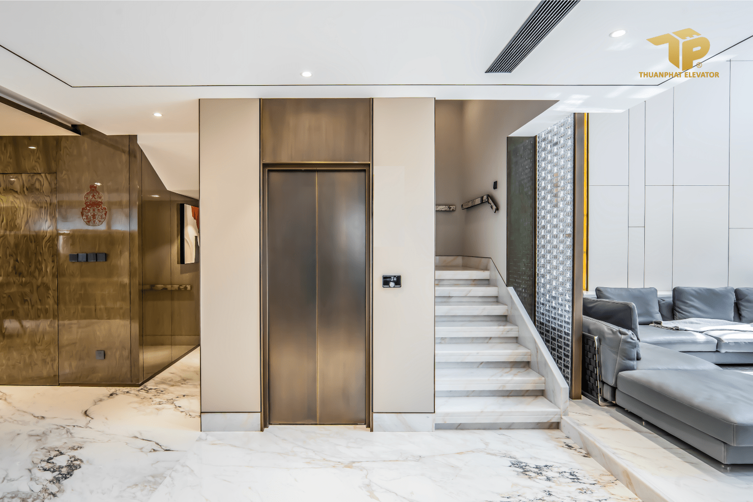 Nha 2 18 - Thang may chinh hang