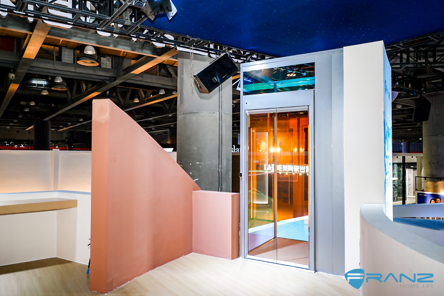 Nha 2 26 - Thang may chinh hang