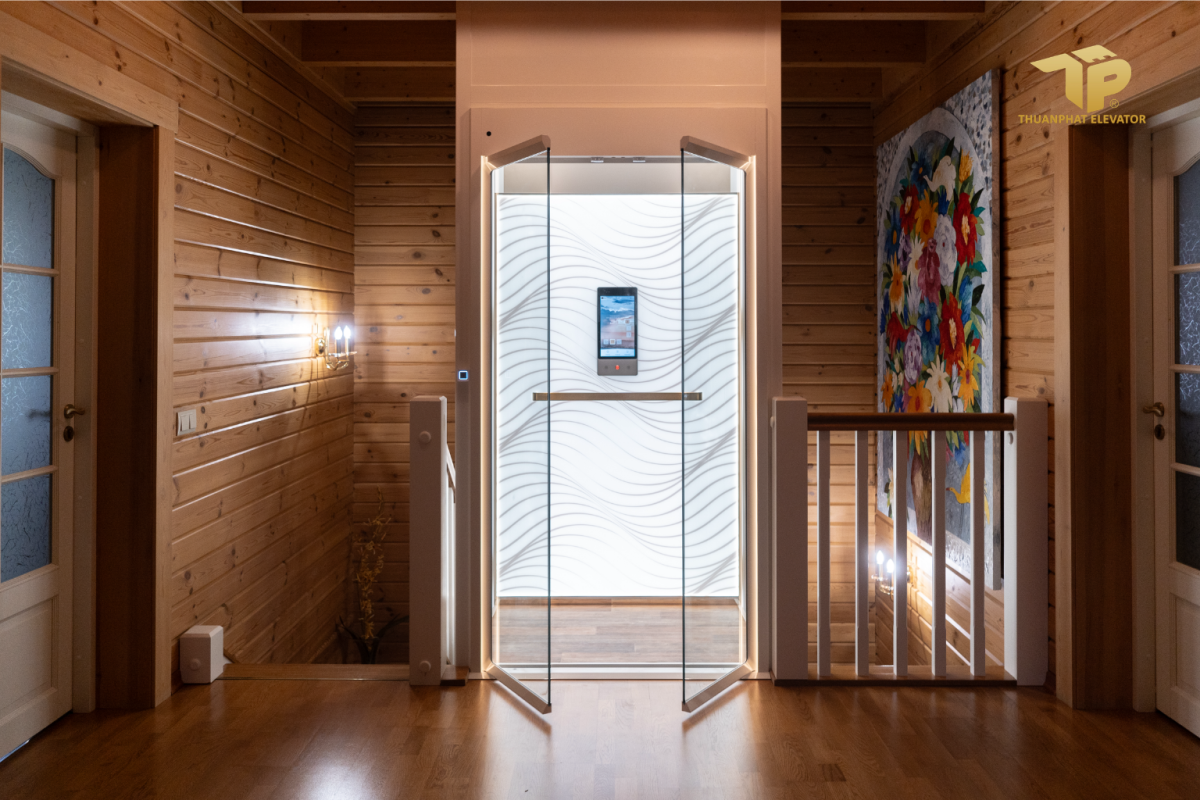 Nha 2 33 - Thang may chinh hang