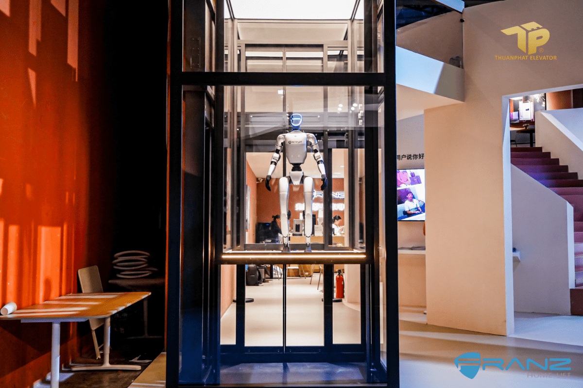 Nha 2 36 - Thang may chinh hang