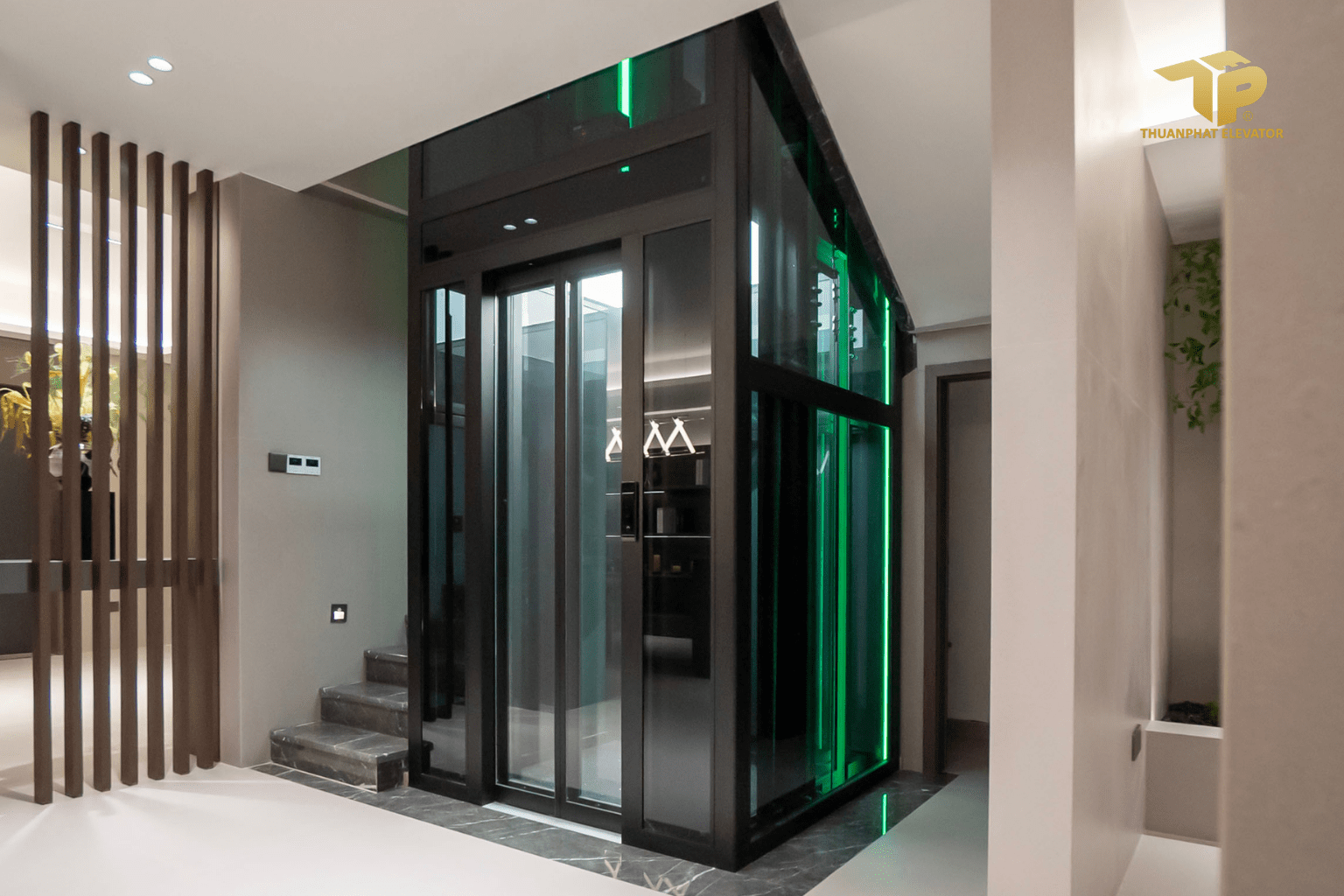 Nha 2 39 - Thang may chinh hang