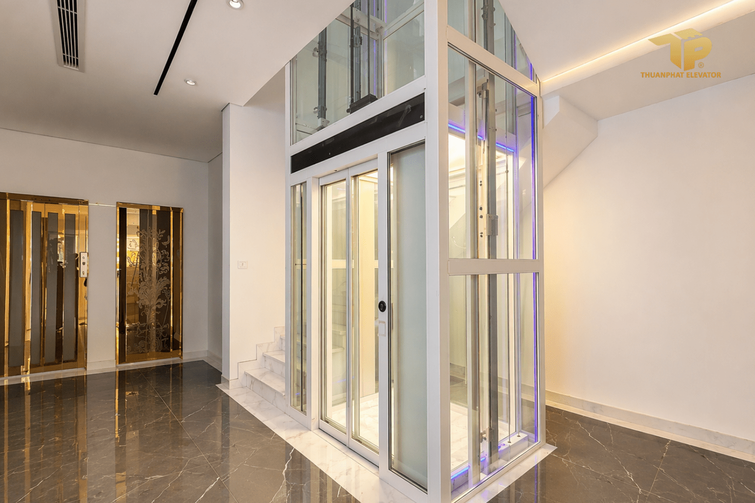 Nha 2 44 - Thang may chinh hang