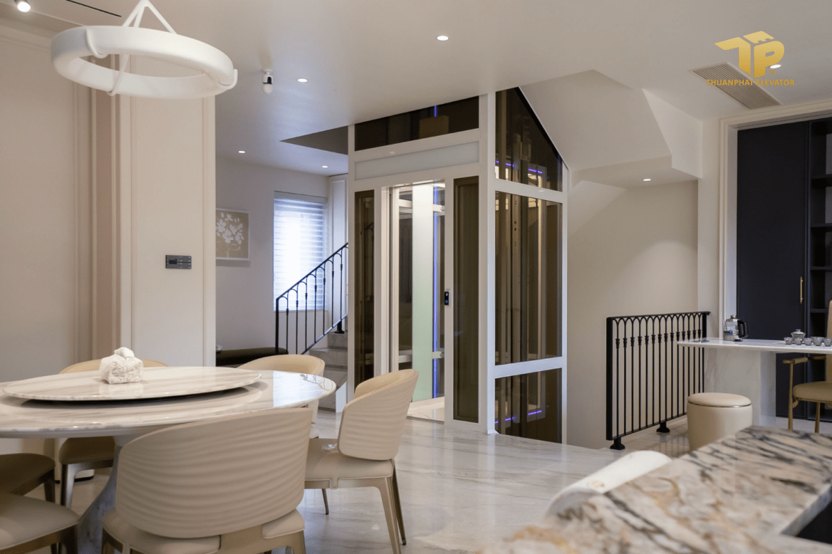 Nha 2 47 - Thang may chinh hang