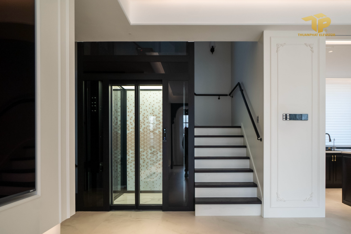 Nha 2 50 - Thang may chinh hang