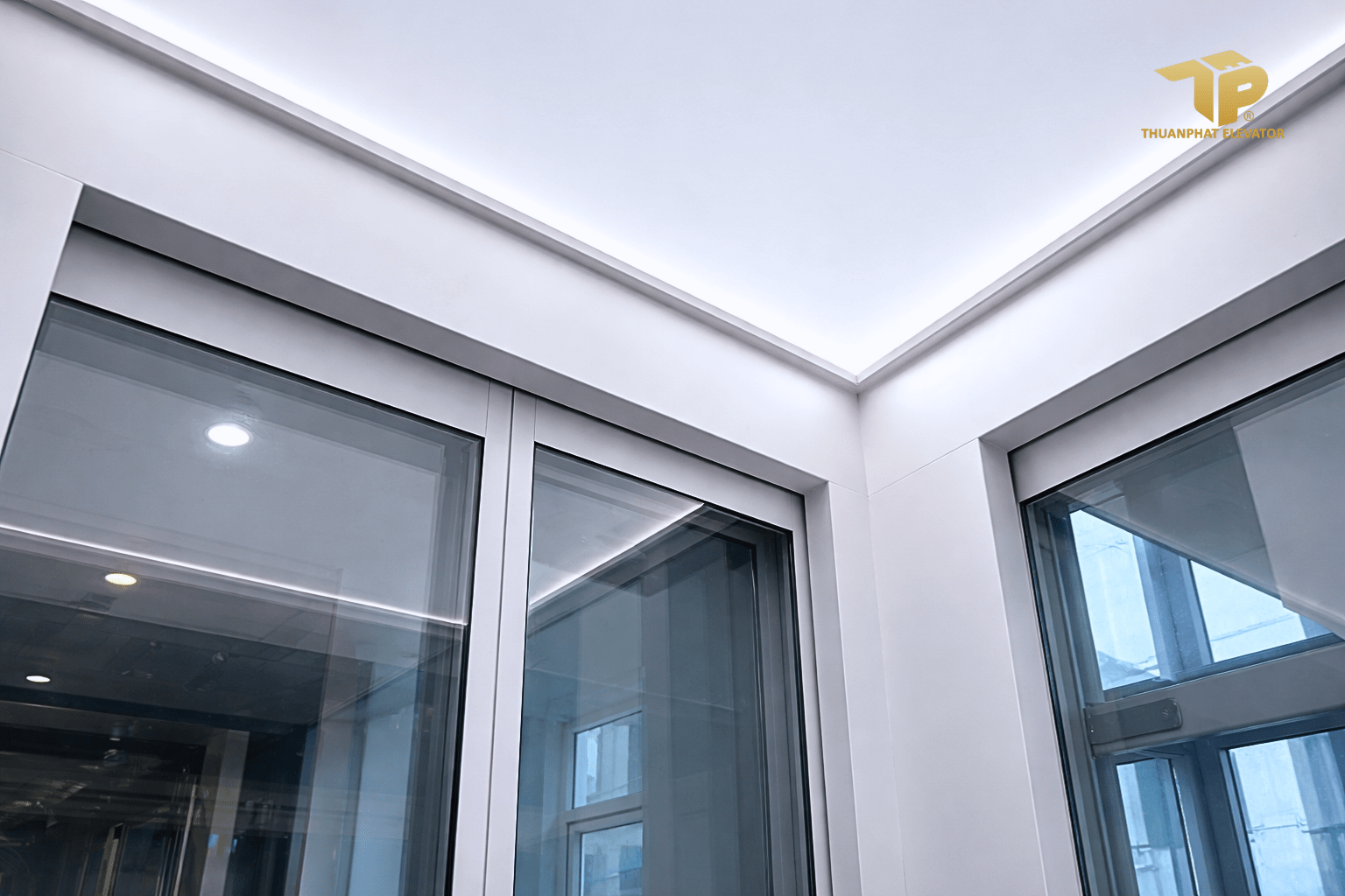 Nha 2 53 - Thang may chinh hang