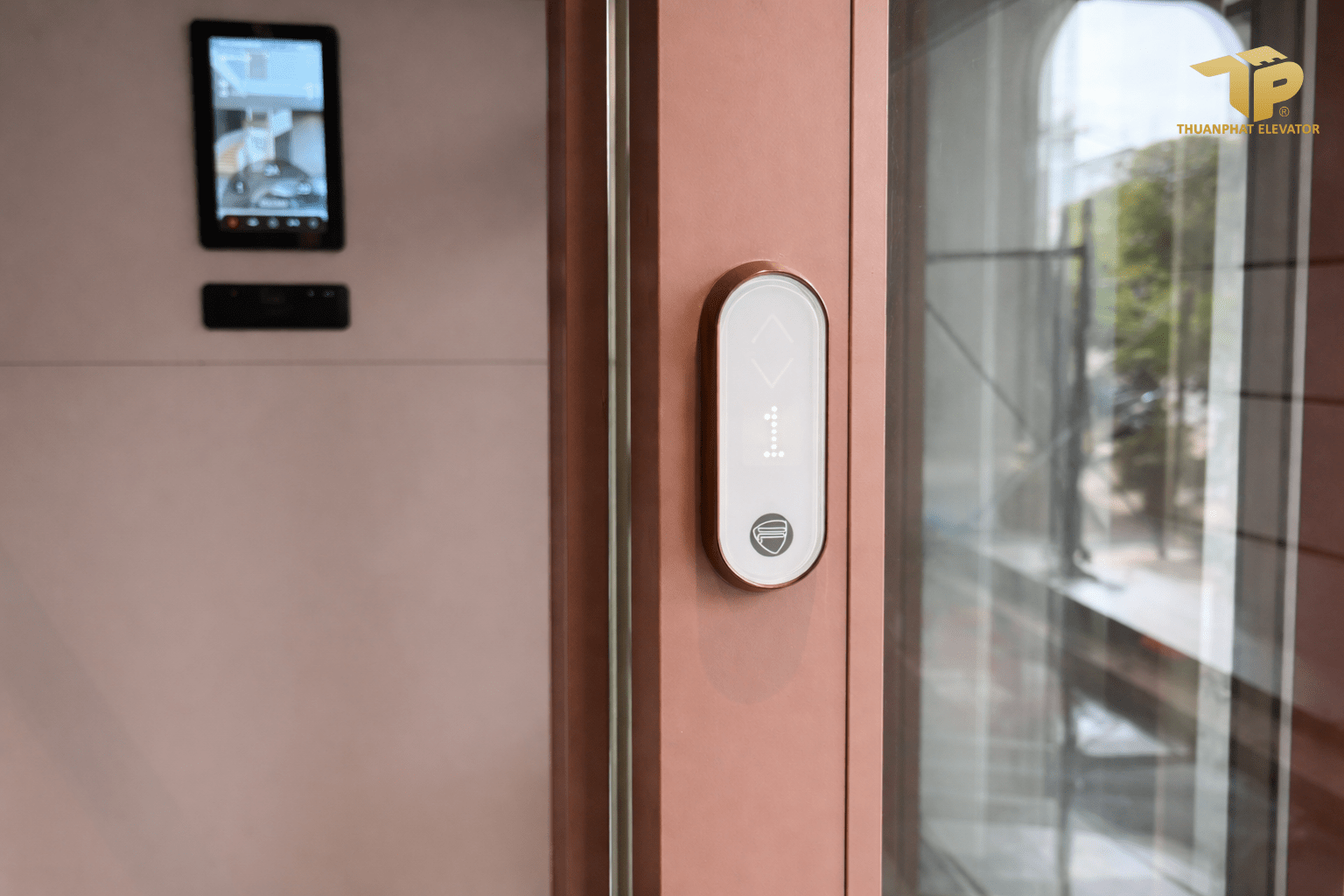 Nha 2 60 - Thang may chinh hang