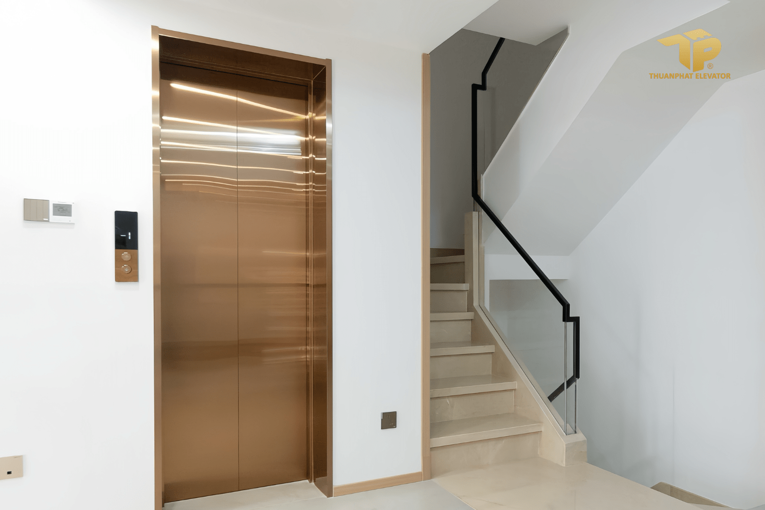 Nha 2 8 - Thang may chinh hang