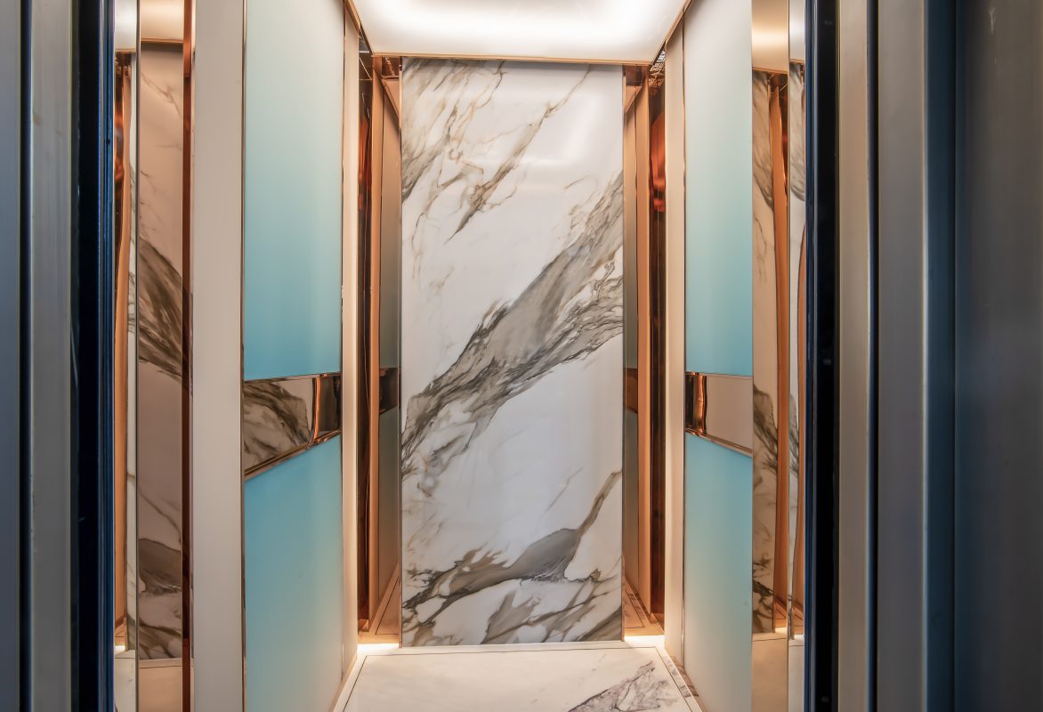 东樾16 - Thang may chinh hang