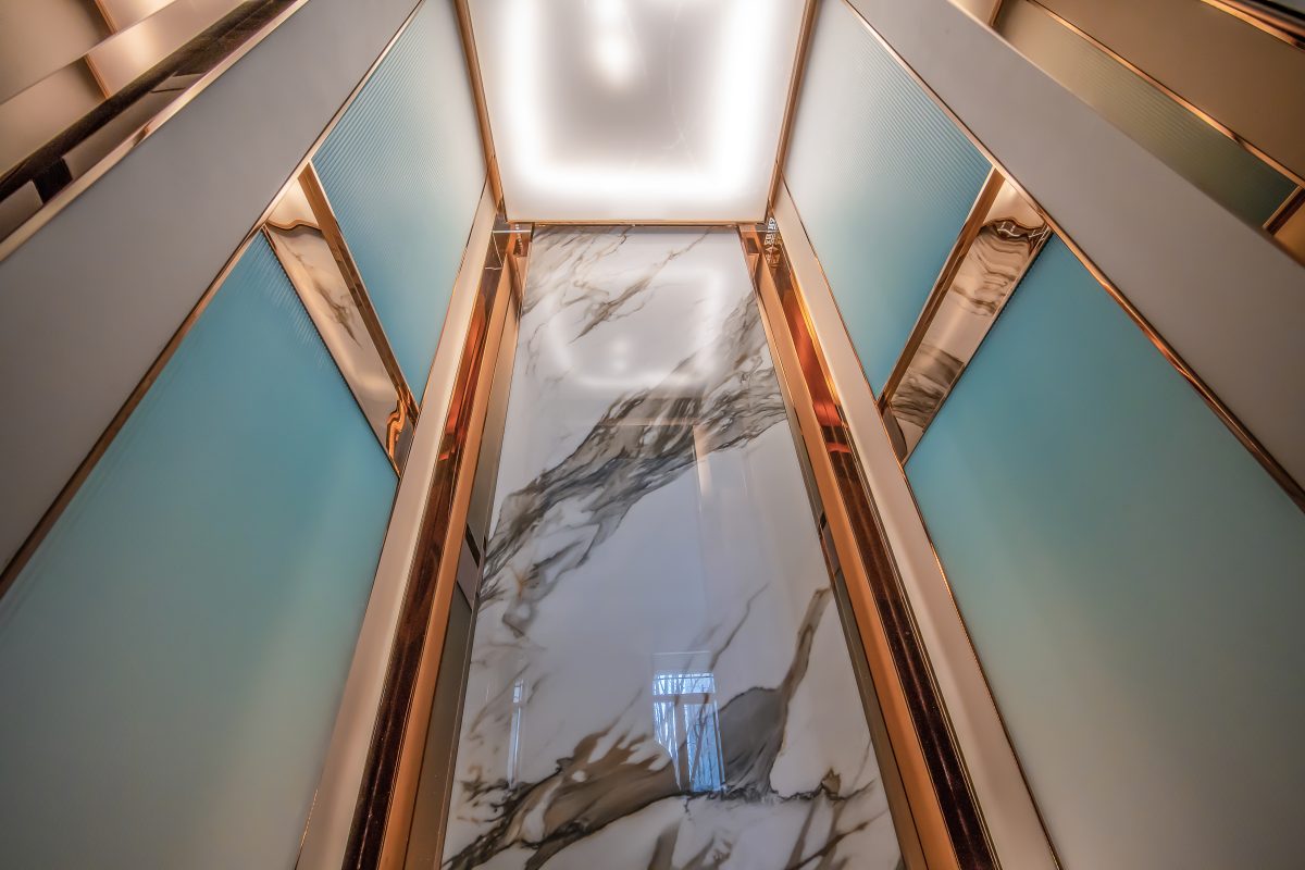 东樾17 - Thang may chinh hang