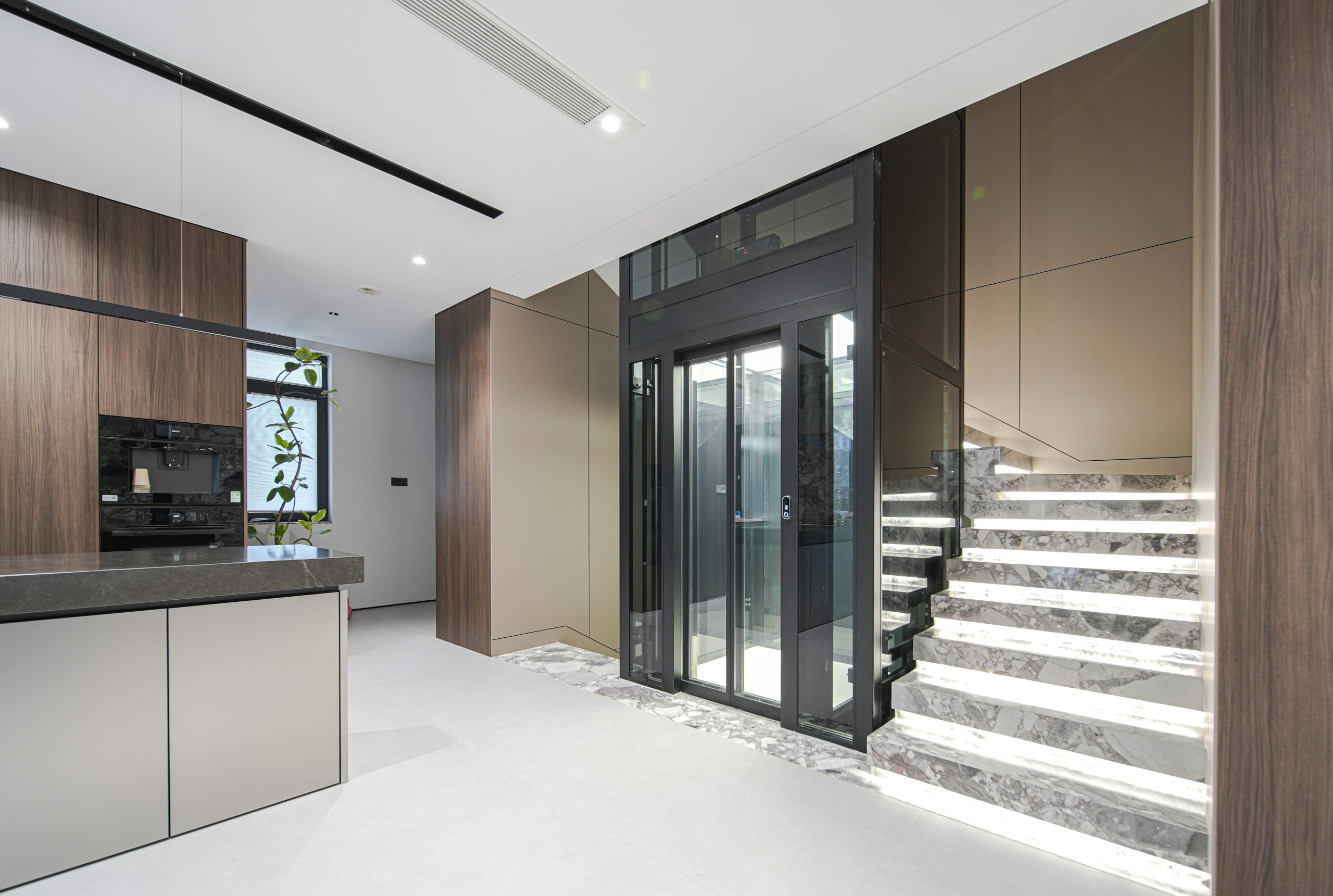 6 1 scaled - Thang may chinh hang